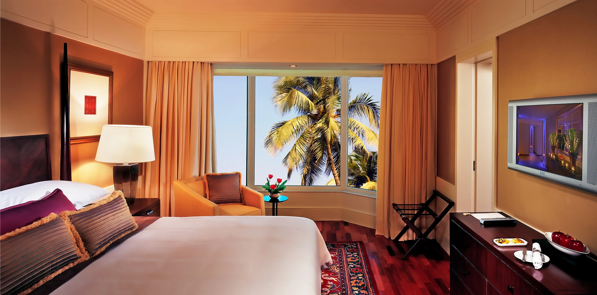 Royal Club Parlor Suite